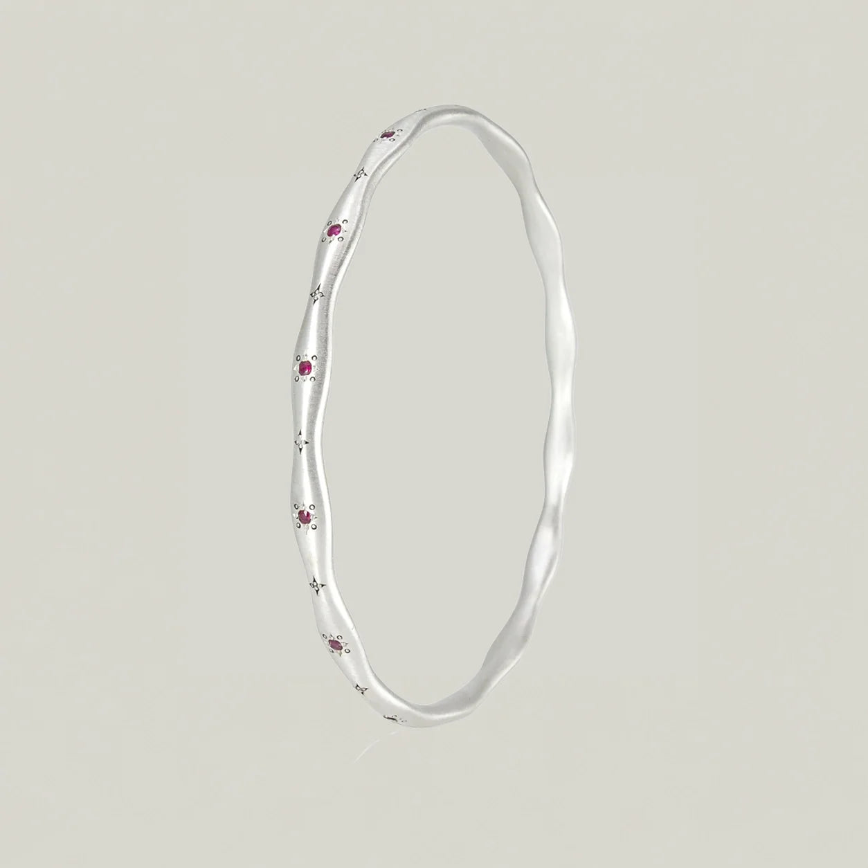 Wavy Stepping Stone Bangle, Rubinrot