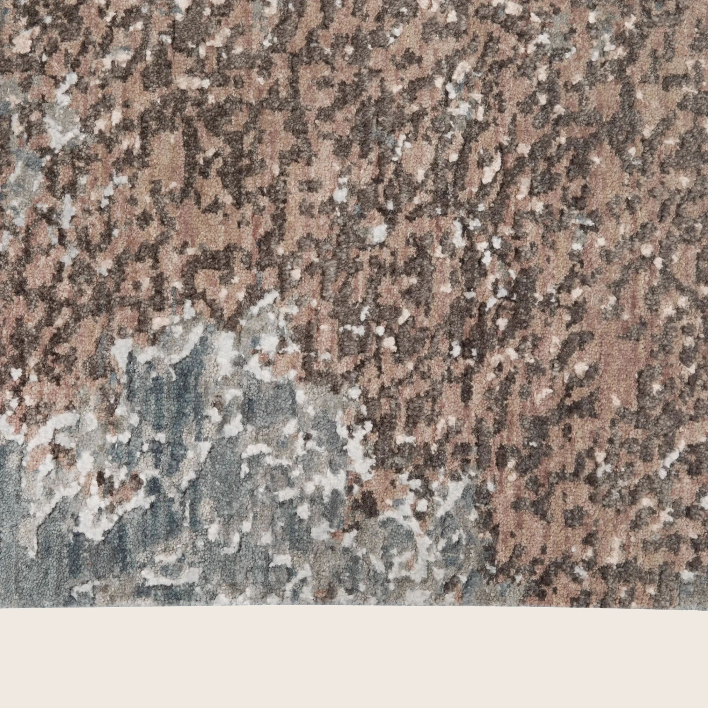 Mehrfarbiger Texturierter Indo Ikat Teppich aus Wolle und Kunstseide - 8'1' x 10'3'