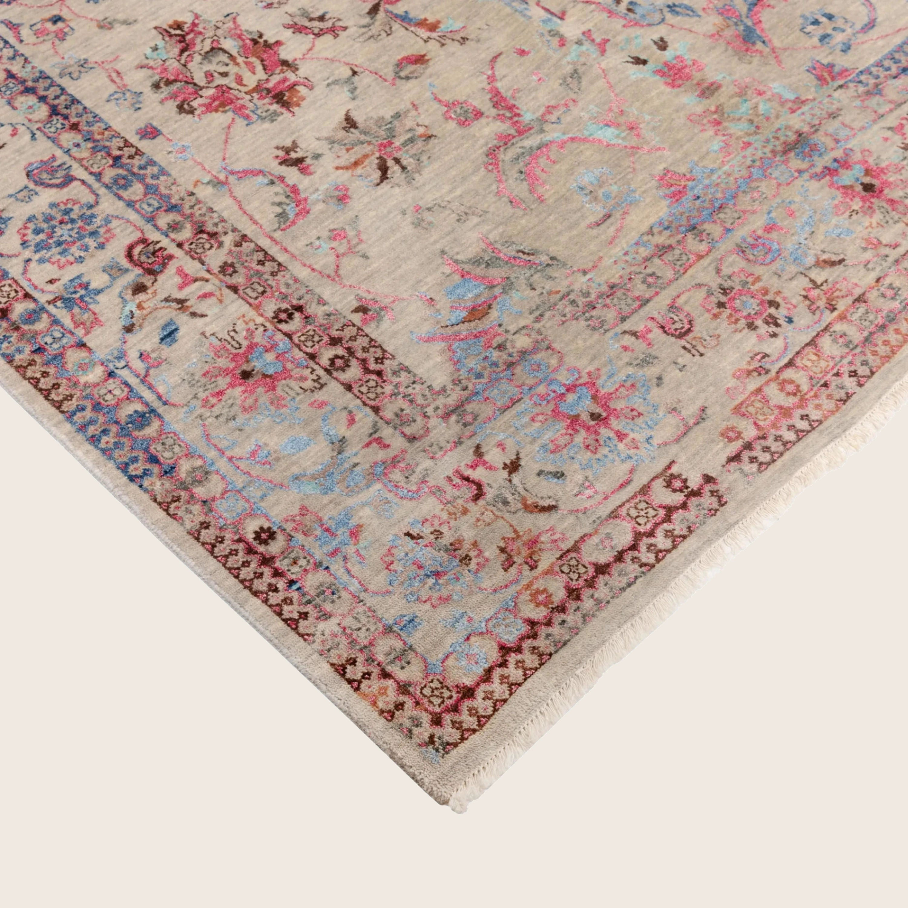 Mehrfarbiger traditioneller Indo Ikat Teppich aus Wolle und Kunstseide - 6'2' x 9'4'