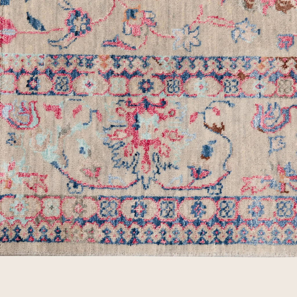 Mehrfarbiger traditioneller Indo Ikat Teppich aus Wolle und Kunstseide - 6'2' x 9'4'
