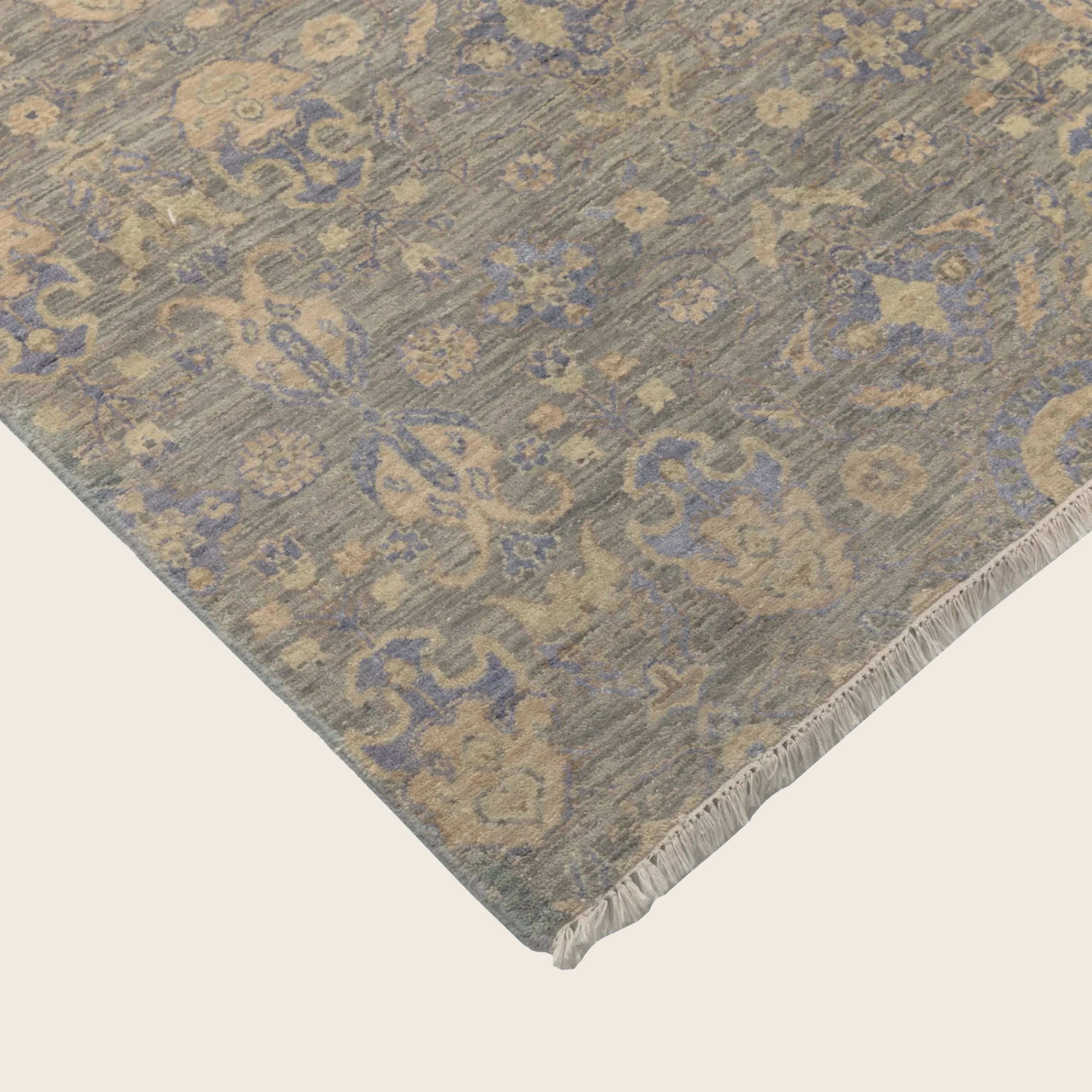 Grauer traditioneller Indo Ikat Teppich aus Wolle und Kunstseide - 6' x 9'3'