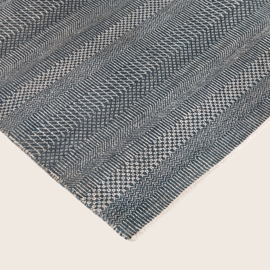 Dark Blau Textured Indo Savannah Teppich aus Wolle und Kunstseide - 6'2' x 9'