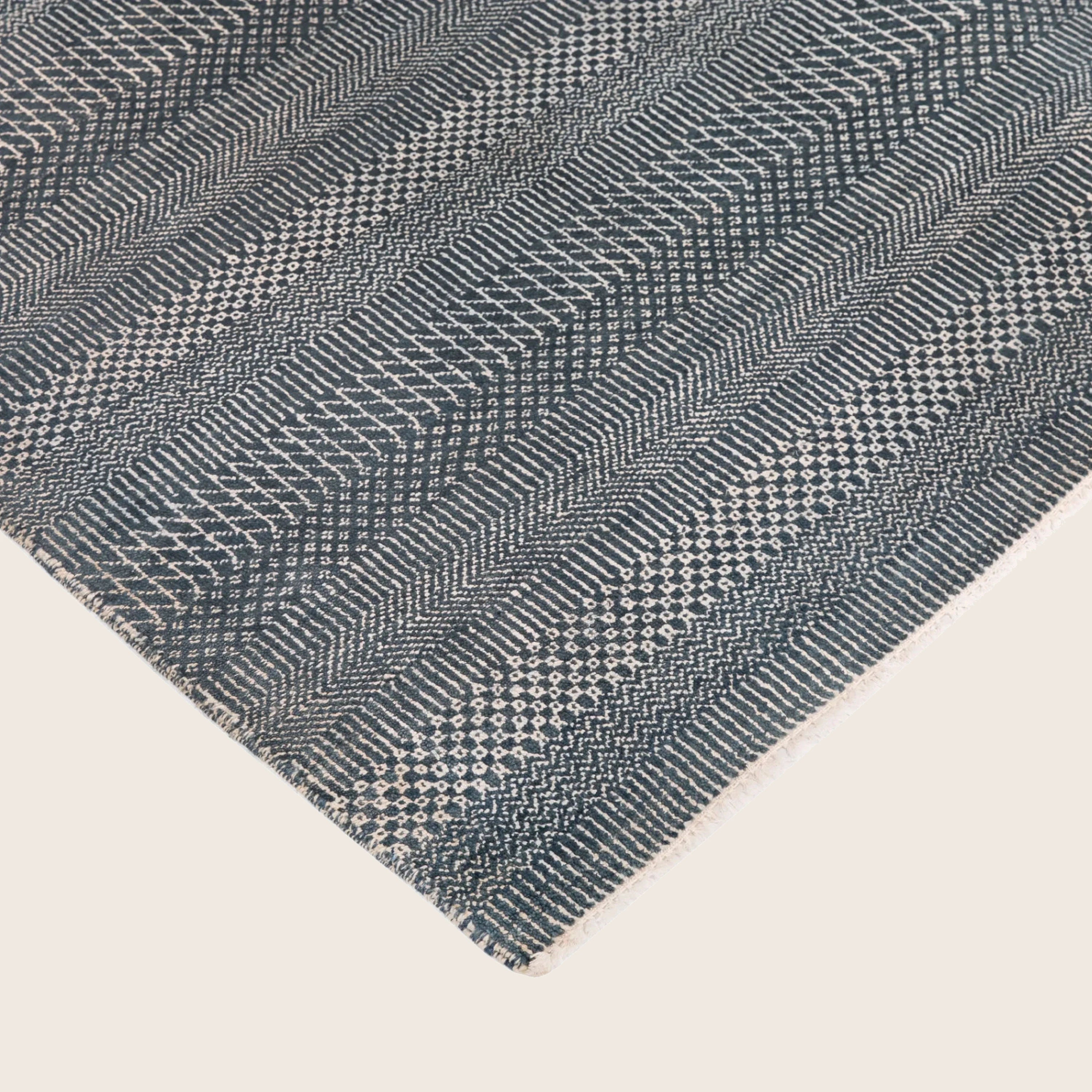 Dark Blau Textured Indo Savannah Teppich aus Wolle und Kunstseide - 6'2' x 9'