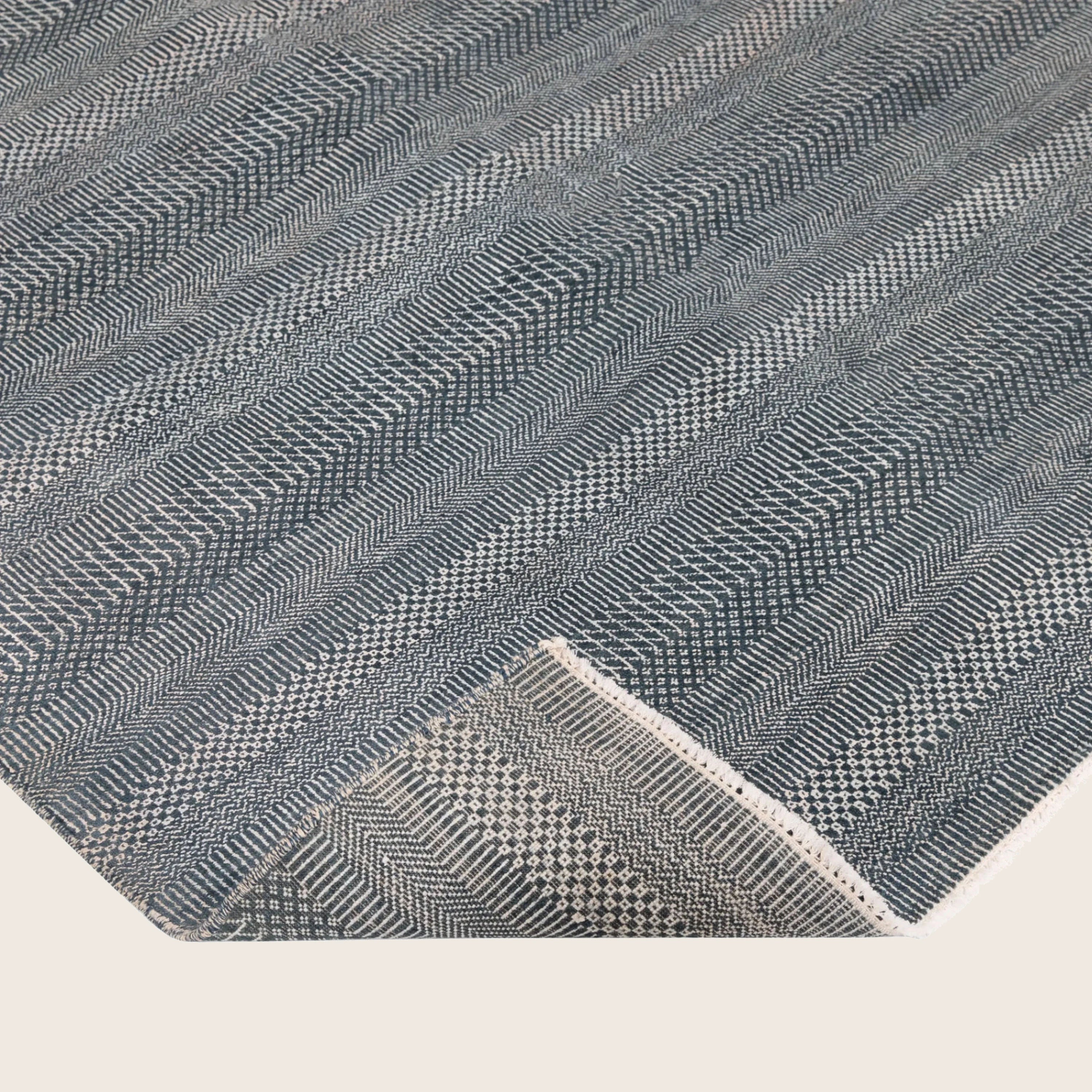 Dark Blau Textured Indo Savannah Teppich aus Wolle und Kunstseide - 6'2' x 9'