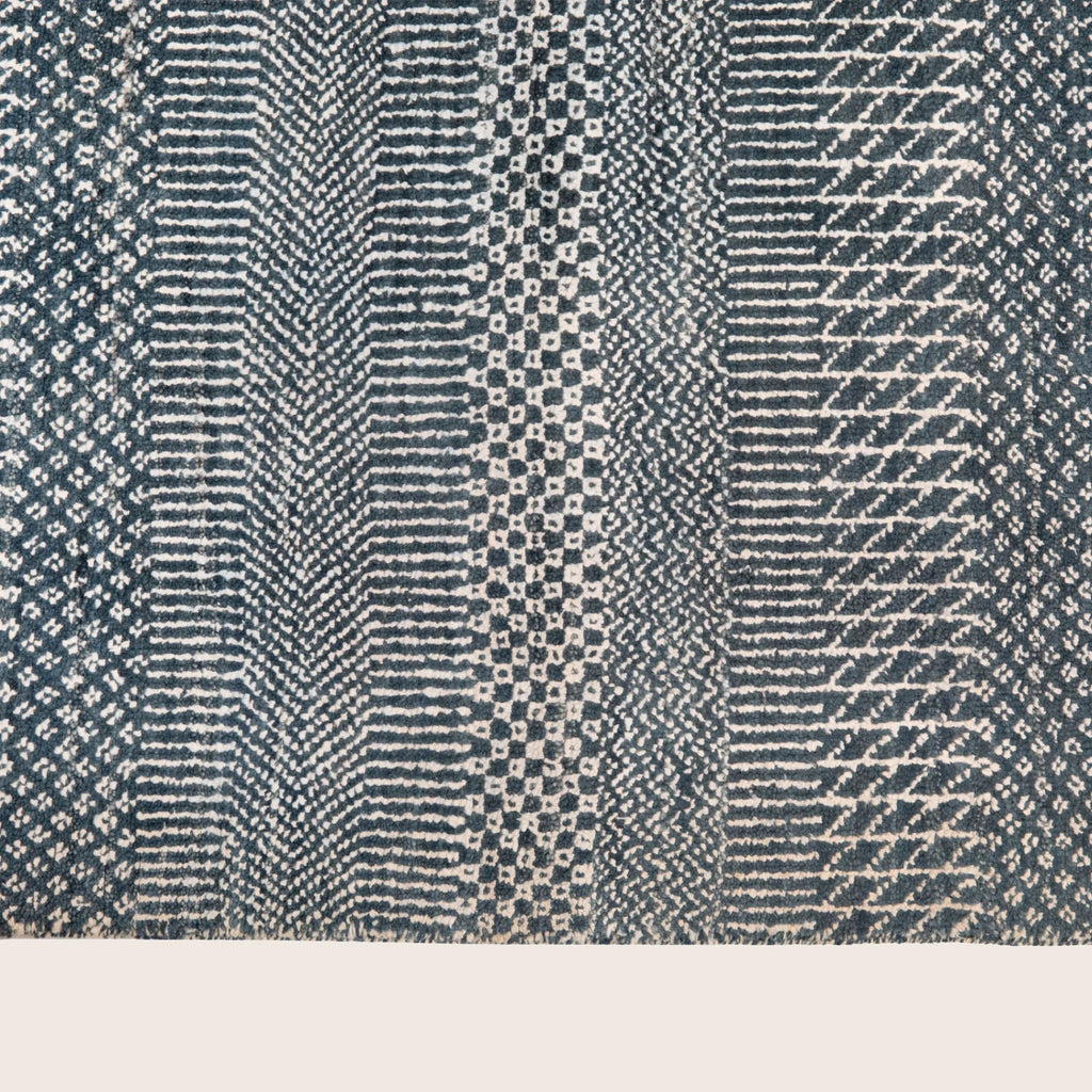 Dark Blau Textured Indo Savannah Teppich aus Wolle und Kunstseide - 6'2' x 9'