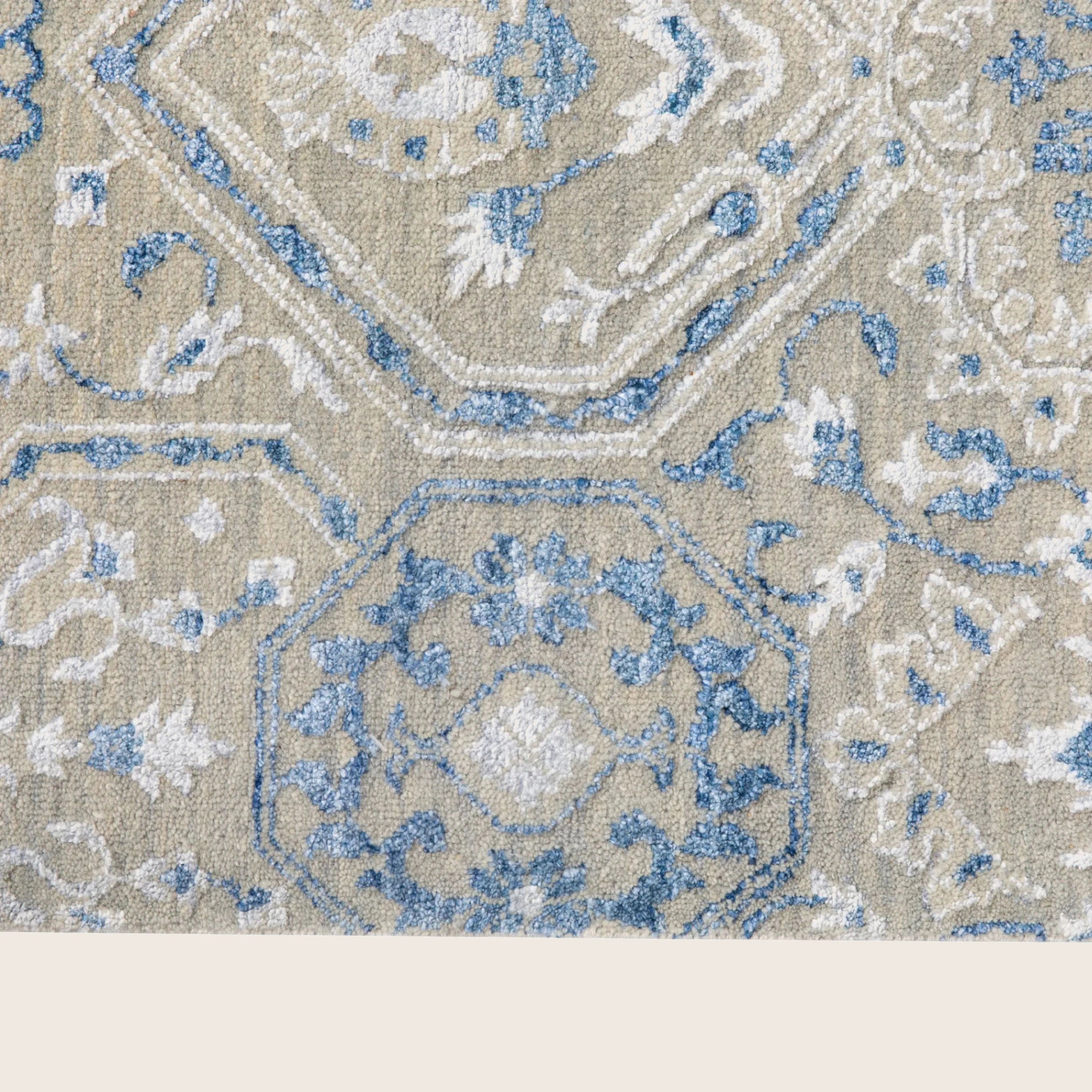 Silber Übergangs Indo Ikat Teppich aus Wolle und Kunstseide - 6'1' x 9'1'