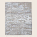 Blaues Silber Texturierte Indo Ikat Teppich aus Wolle und Kunstseide - 8'1' x 10'2'