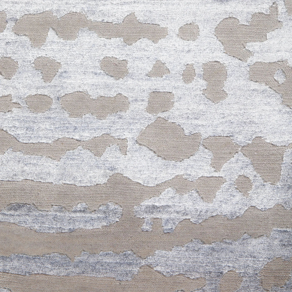 Blaues Silber Texturierte Indo Ikat Teppich aus Wolle und Kunstseide - 8'1' x 10'2'