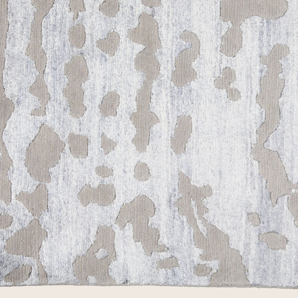 Blaues Silber Texturierte Indo Ikat Teppich aus Wolle und Kunstseide - 8'1' x 10'2'