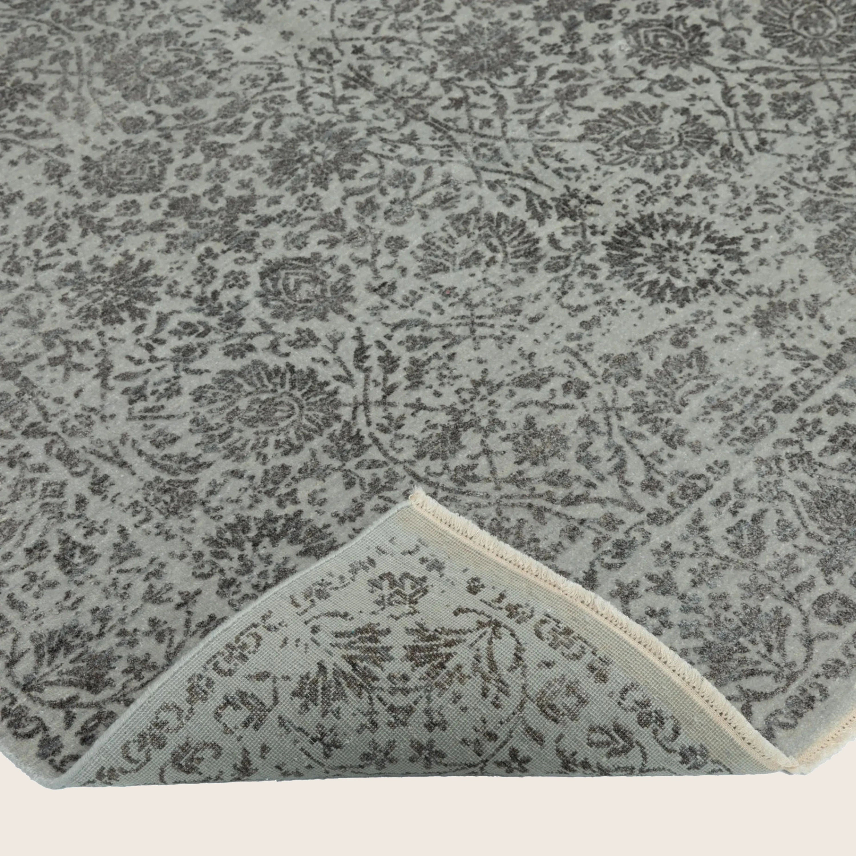 Grauer traditioneller Indo Ikat Teppich aus Wolle und Kunstseide - 6'1' x 9''