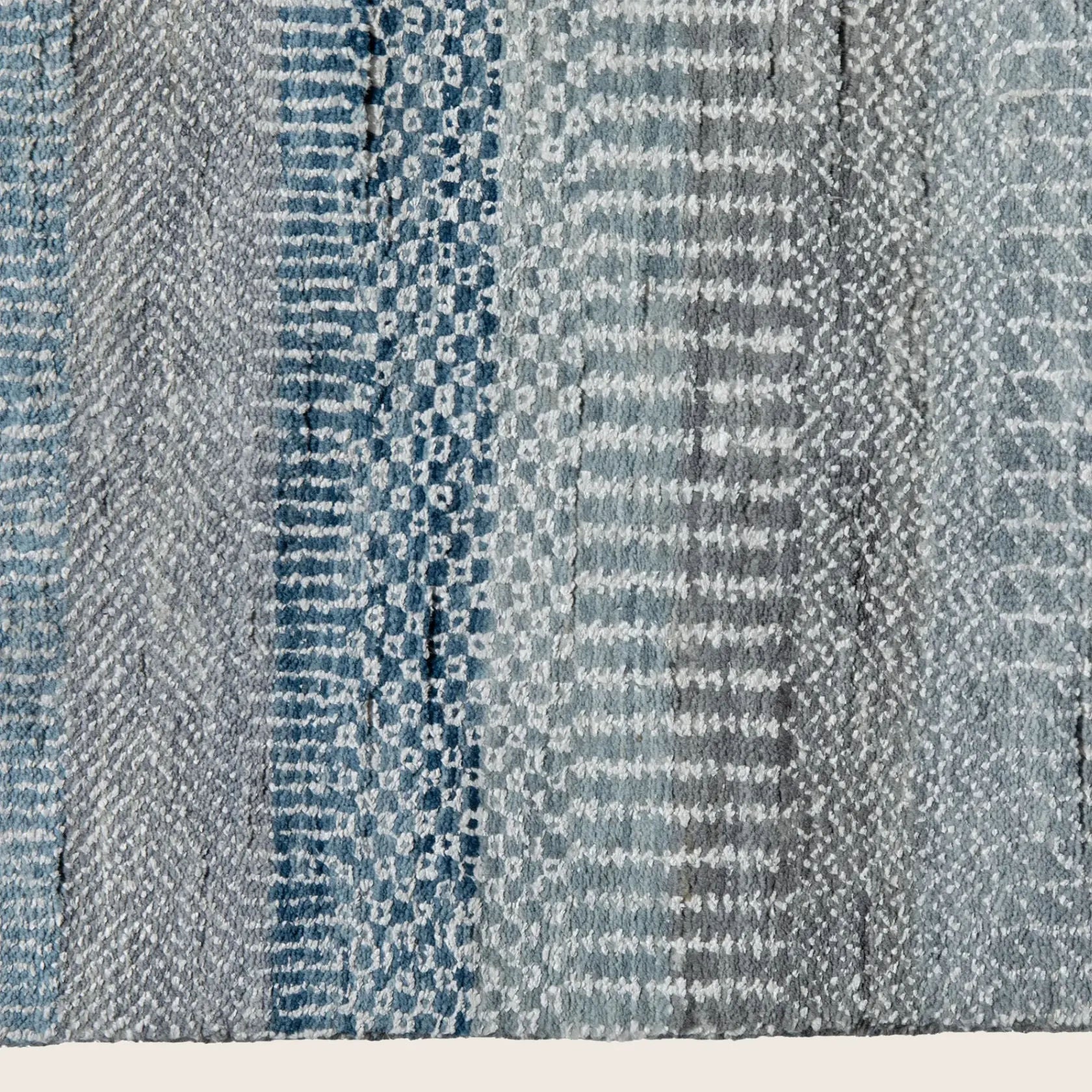 Blaugrün Grau Transitional Indo Savannah Wool Art Silk Blend Runner - 2'7' x 18'3''