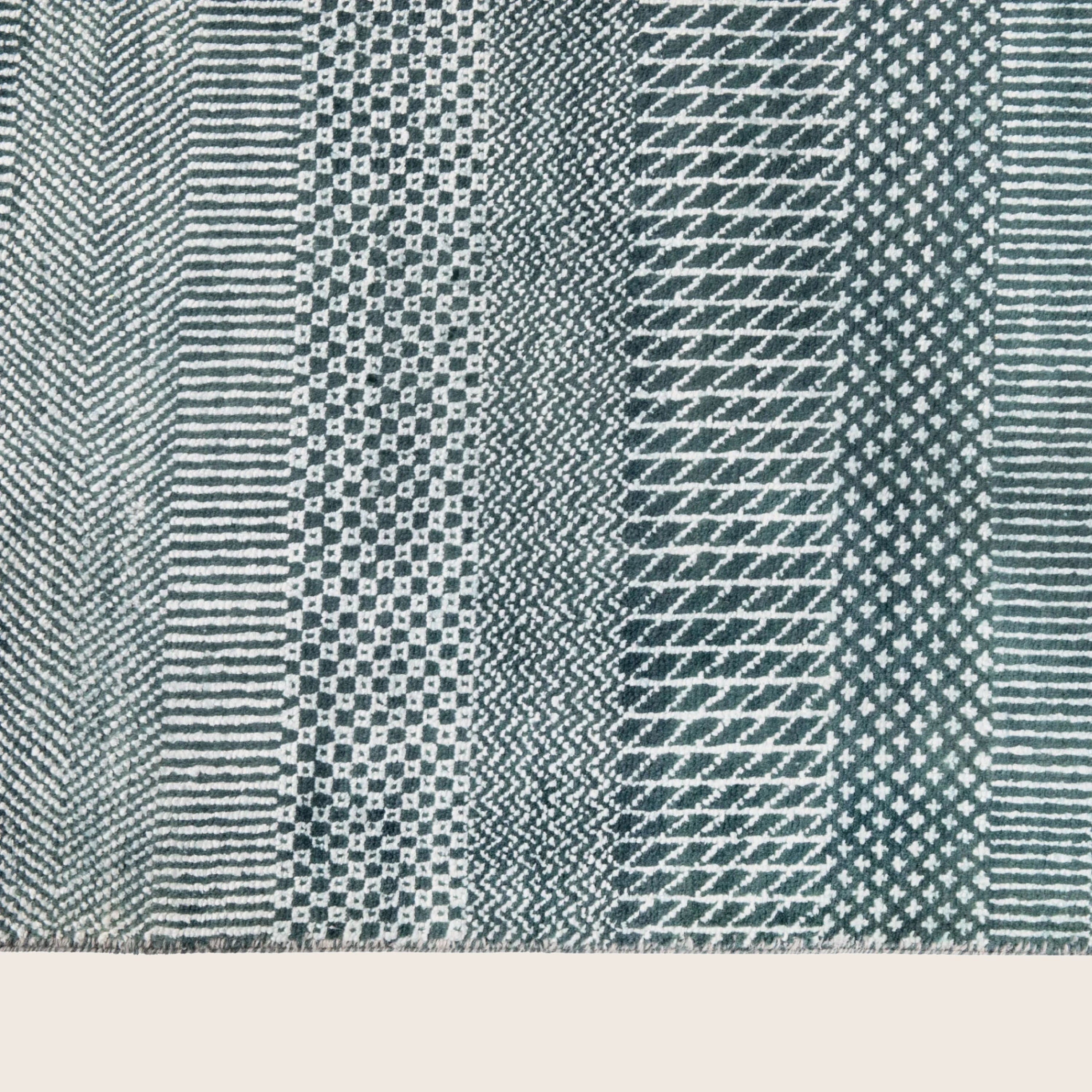 Blau Texturierte Indo Savannah Wolle Kunst Seidenmischung Teppich - 8' x 10'2'
