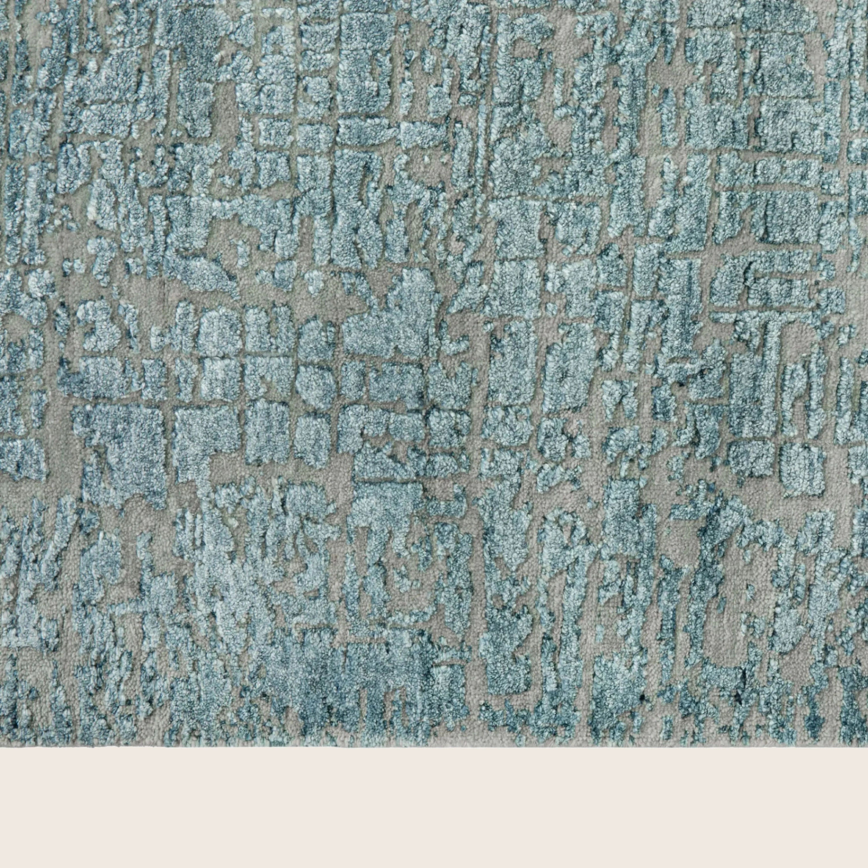 Denim Textured Indo Ikat Teppich aus Wolle und Kunstseide - 8'1' x 10'1'