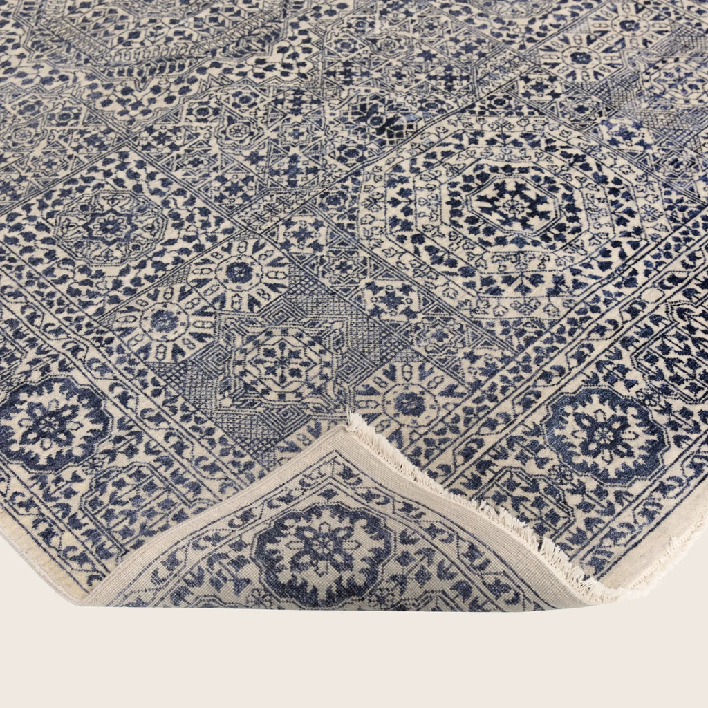Grauer traditioneller Indo Ikat Teppich aus Wolle und Kunstseide - 6'1' x 9'2'