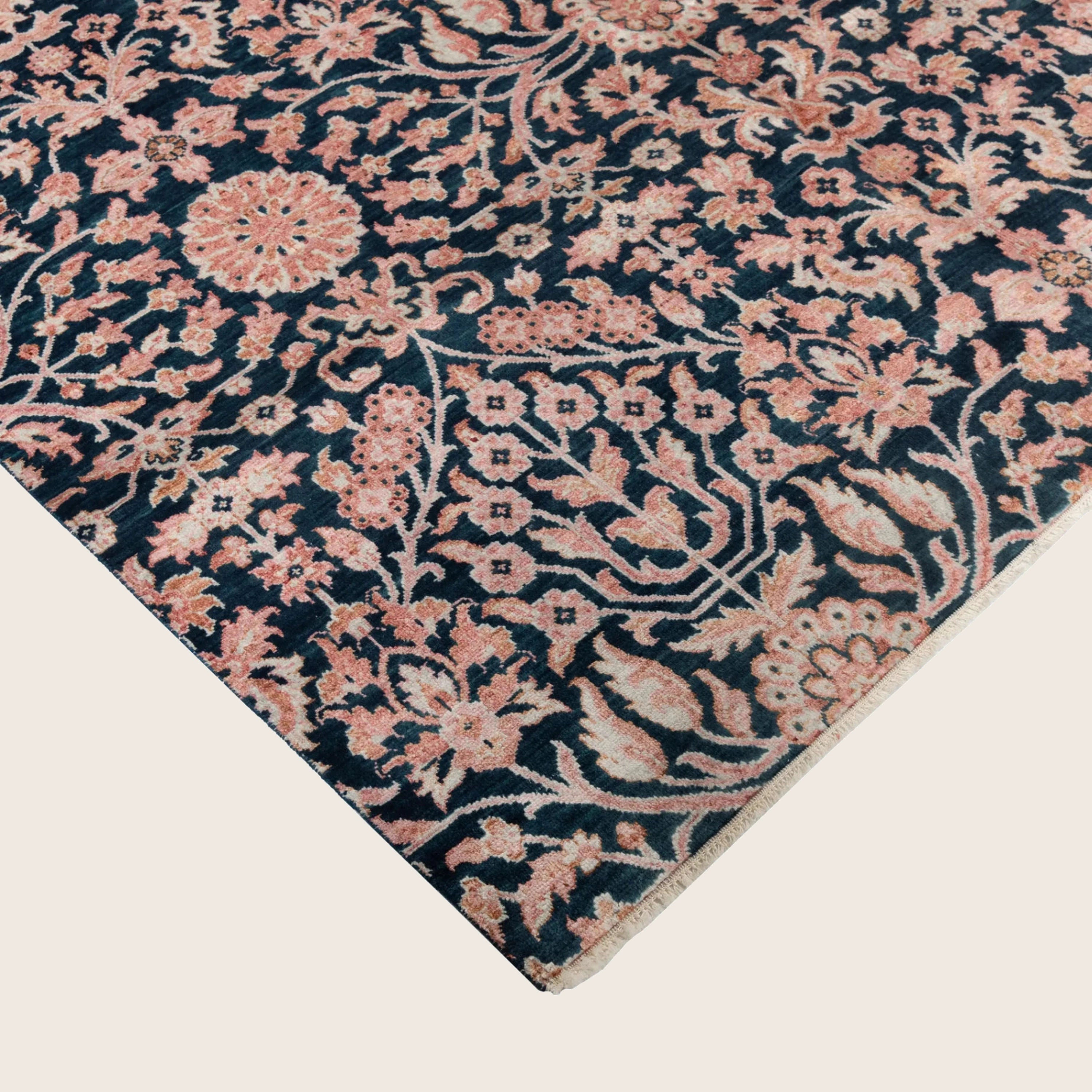 Hellrosa Übergangs Indo Ikat Teppich aus Wolle und Kunstseide - 6' x 8'1