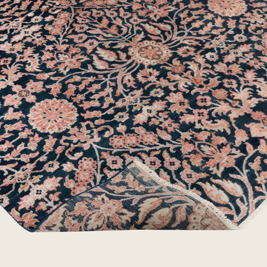 Hellrosa Übergangs Indo Ikat Teppich aus Wolle und Kunstseide - 6' x 8'1