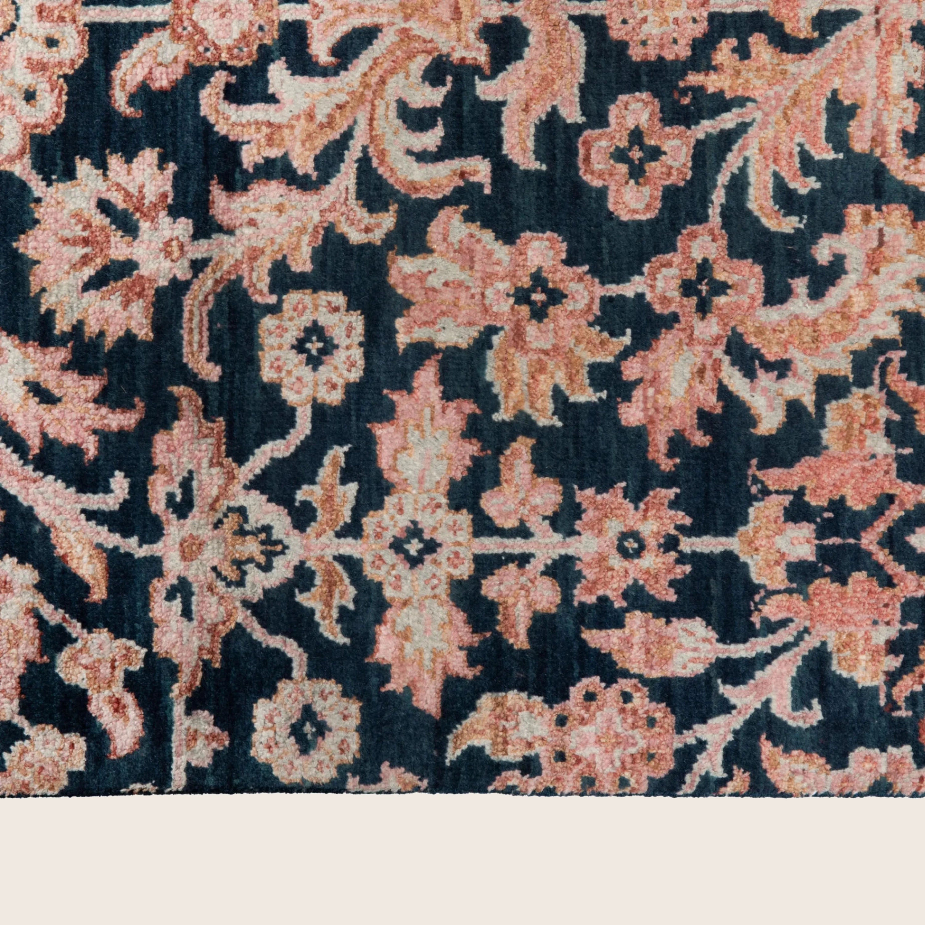 Hellrosa Übergangs Indo Ikat Teppich aus Wolle und Kunstseide - 6' x 8'1
