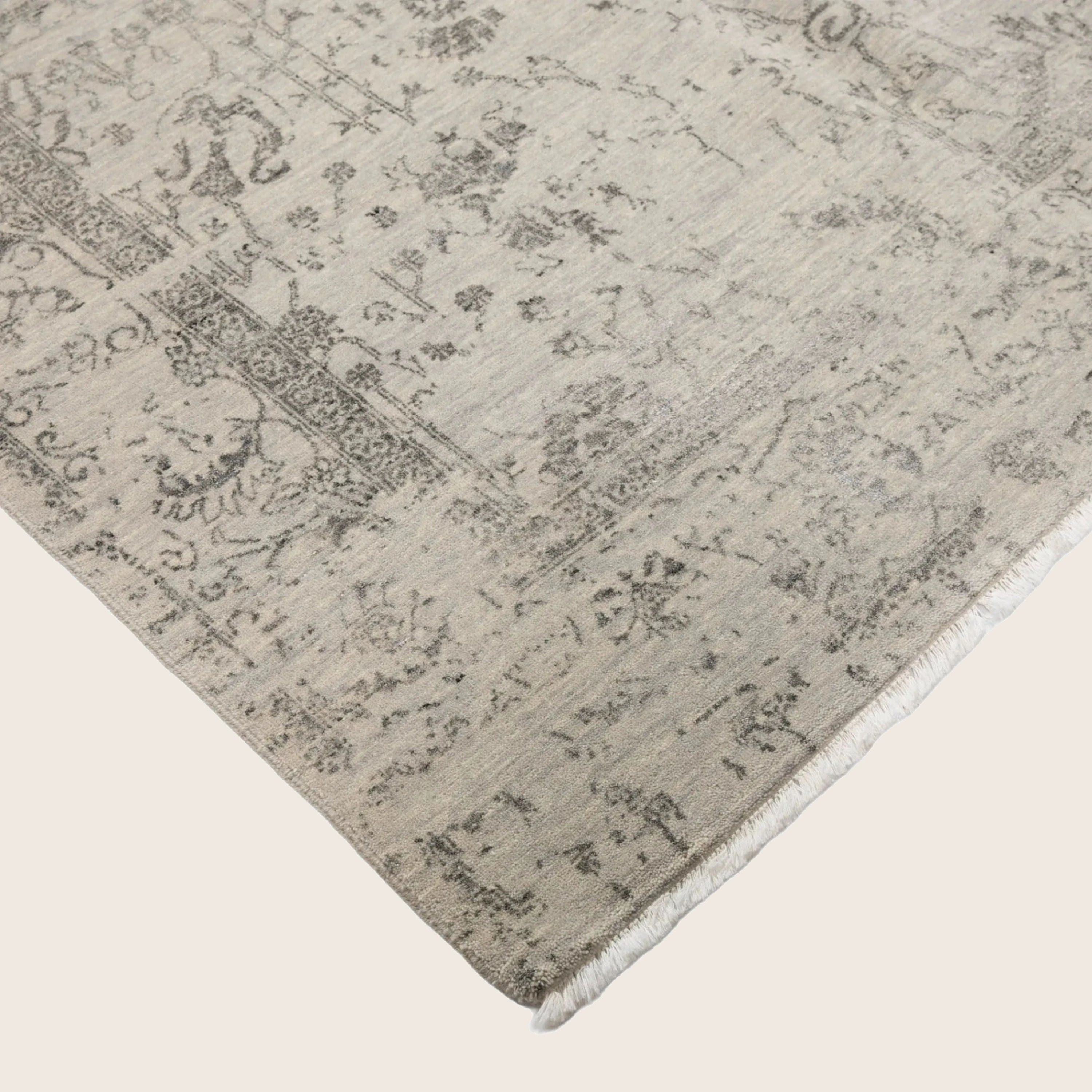 Creme Traditionelle Indo Ikat Wolle Seidenmischung Teppich - 6'1' x 9'3'