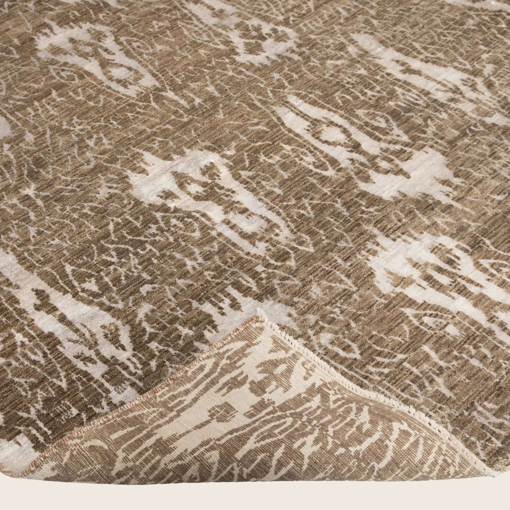 Braun Transitional Indo Ikat Teppich aus Wolle und Kunstseide - 7'1 x 9'1