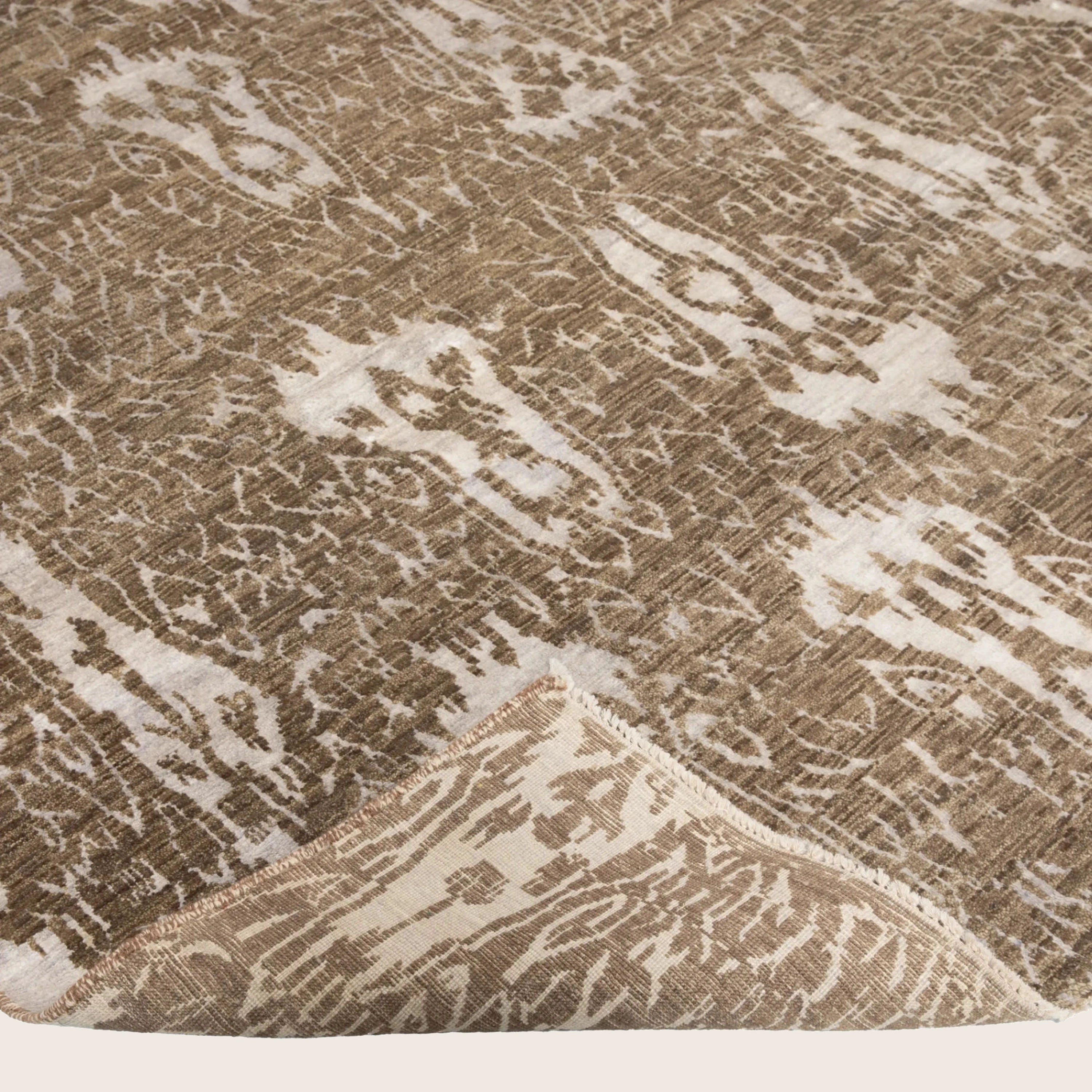 Braun Transitional Indo Ikat Teppich aus Wolle und Kunstseide - 7'1 x 9'1
