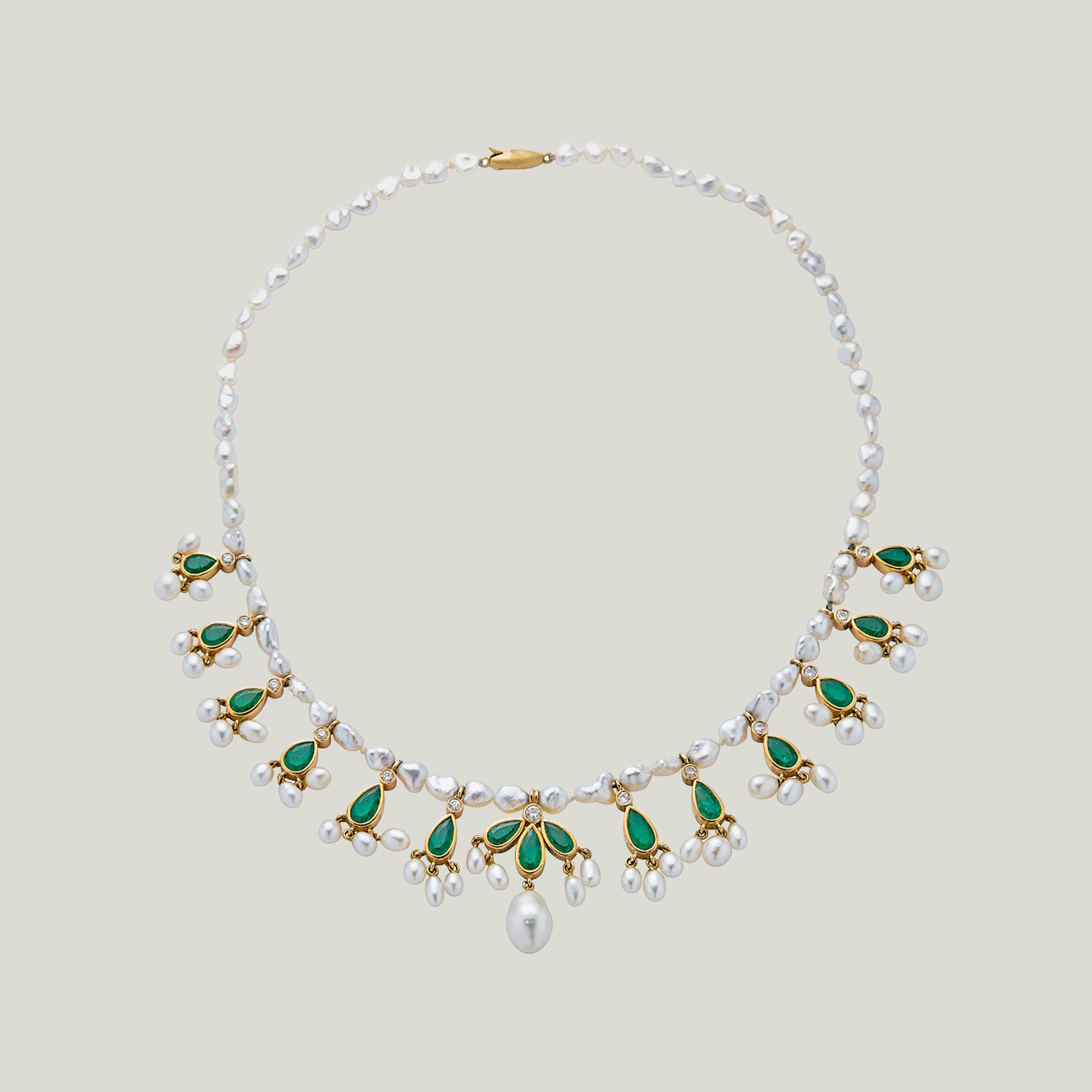 18K Gelbgold Perle, Smaragd, Diamant Swag Halskette